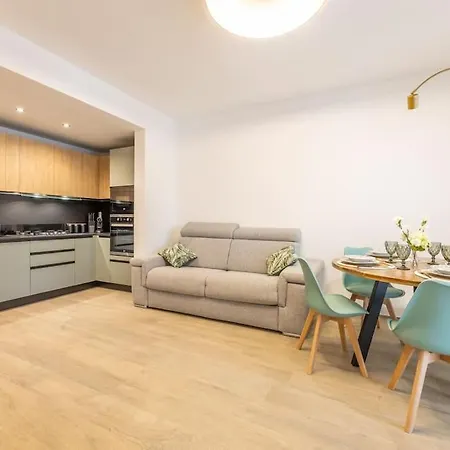 Aurora Apartment *
